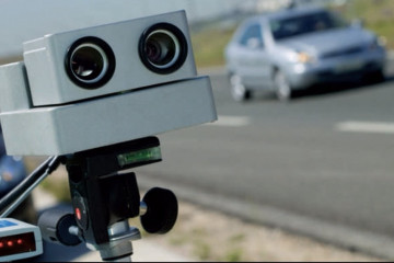 Archivo - Un radar de la Guardia Civil para controlar la velocidad en las carreteras