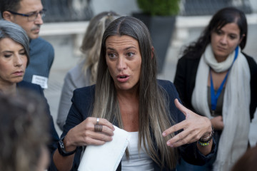 Archivo - La portavoz de Junts en el Congreso, Miriam Nogueras, atiende a los medios de comunicación, en el Patio del Congreso de los Diputados, a 17 de septiembre de 2024, en Madrid (España).