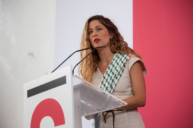 Archivo - La coordinadora del Movimiento Sumar, Lara Hernández, durante una rueda de prensa