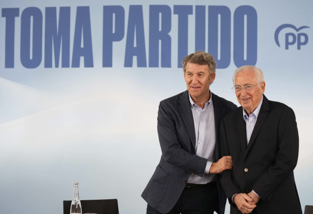 El presidente del PP, Alberto Núñez Feijóo, con el presidente de Melilla, Juan José Imbroda.