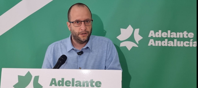 Archivo - El secretario de Organización de Adelante Andalucía, Néstor Salvador, en rueda de prensa. (Foto de archivo).