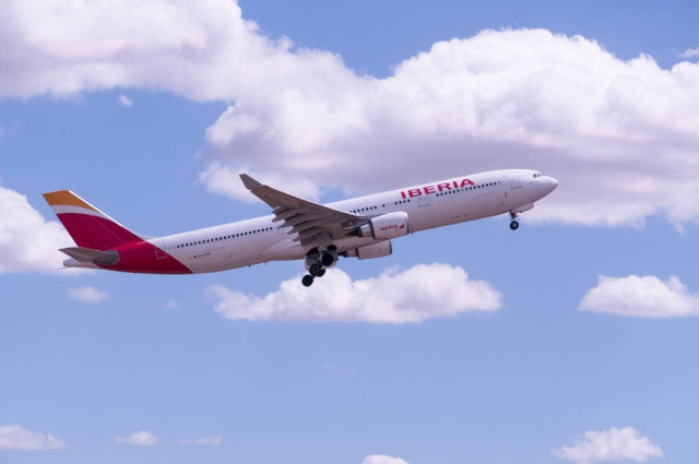Archivo - Avión de Iberia.