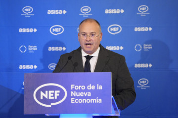 El secretario general del PP, Miguel Tellado, participa en el desayuno informativo de Fórum Europa Tribuna Andalucía, donde presenta al alcalde de Sevilla, José Luis Sanz. A 24 de octubre de 2025, 