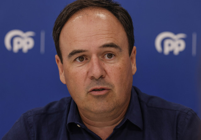 Archivo - El portavoz del PP de Valencia y miembro del comité ejecutivo nacional, Juanfran Pérez, durante una entrevista para Europa Press, a 15 de julio de 2025, en Valencia, Comunidad Valenciana (España).