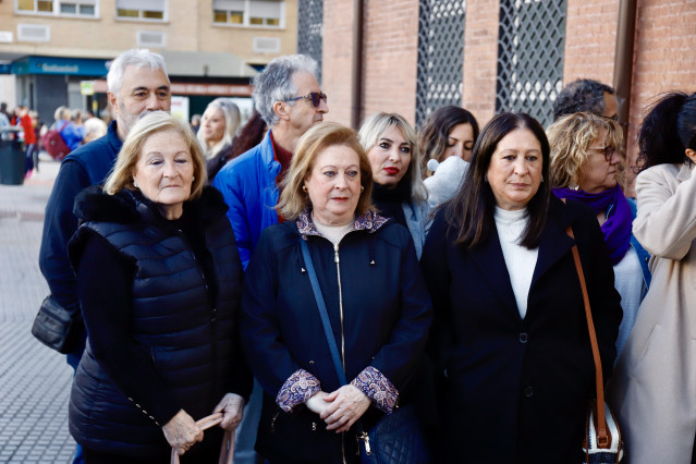 Archivo - Las hermanas de Manuel José García Caparrós  Loli, Puri y Paqui, en la ofrenda floral en el lugar del fallecimiento. A 4 de diciembre de 2024, en Málaga, Andalucía (España).