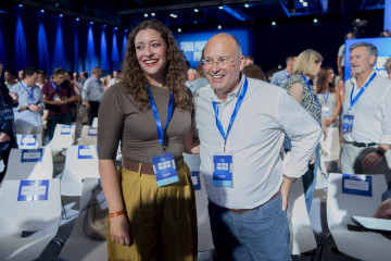 Archivo - Miguel Tellado y Ester Muñoz, en un congreso del PP