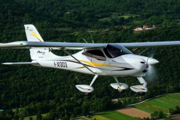 Aeronaves motorizadas ultraligeras.