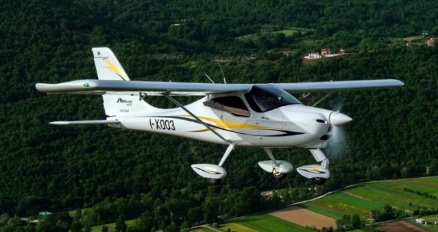 Aeronaves motorizadas ultraligeras.