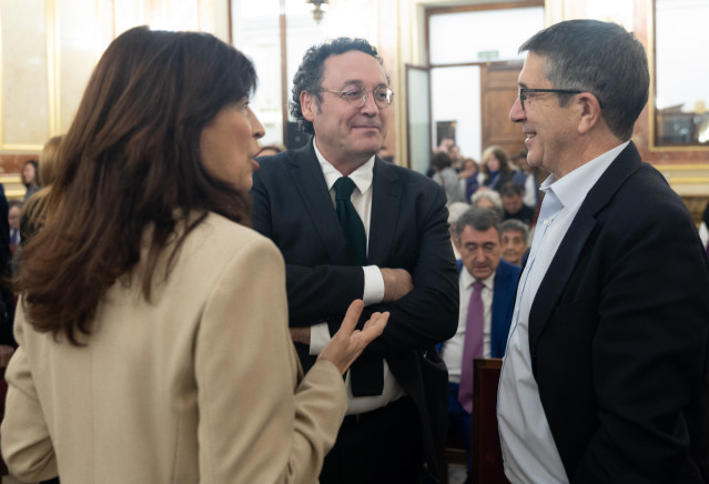 Archivo - (I-D) La ministra de Igualdad, Ana Redondo; el Fiscal General del Estado, Álvaro García Ortiz y el portavoz del PSOE en el Congreso, Patxi López.