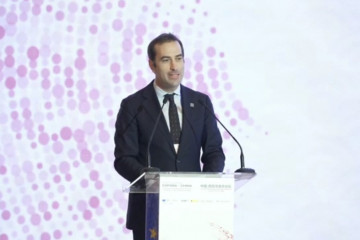 El ministro de Economía, Comercio y Empresa, Carlos Cuerpo, interviene desde China en un encuentro empresarial España-China.