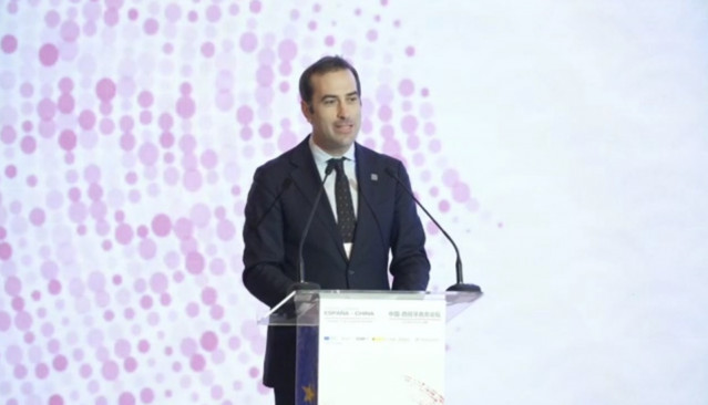 El ministro de Economía, Comercio y Empresa, Carlos Cuerpo, interviene desde China en un encuentro empresarial España-China.