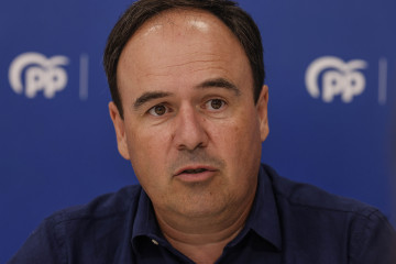 Archivo - El portavoz del PP de Valencia y miembro del comité ejecutivo nacional, Juanfran Pérez, durante una entrevista para Europa Press, a 15 de julio de 2025, en Valencia, Comunidad Valenciana (