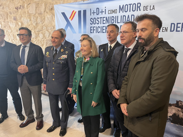 La secretaria de Estado de Defensa, Amparo Valcárcel (en el centro), inaugura el XII Congreso de I+D en Defensa y Seguridad en Zamora.