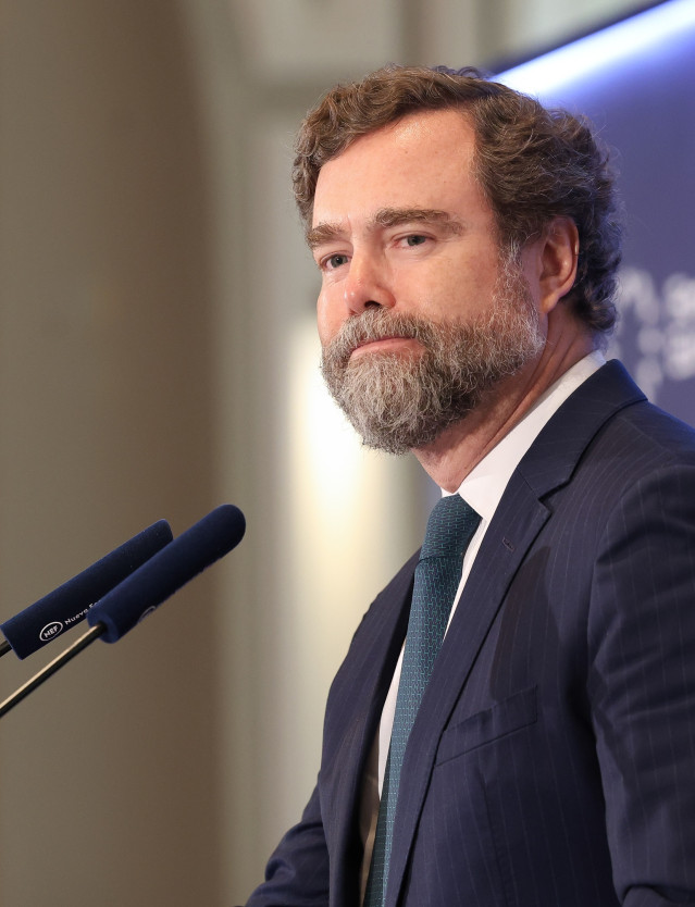 El presidente de la plataforma Atenea, Iván Espinosa de los Monteros, interviene en un desayuno de Nueva Economía Fórum, en el Hotel Mandarín Oriental Ritz, a 12 de noviembre de 2025, en Madrid (España).