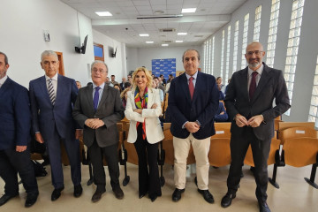 Antonio Díaz y Rosa Santos (centro), en la sede de CECO, al inicio del acto con empresarios.