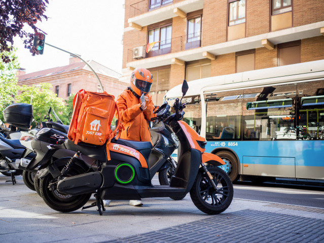 Archivo - Repartidor de Just Eat