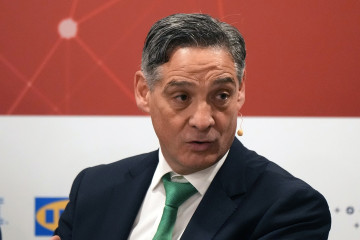 El responsable de negocio para sector público de AWS en España, Óscar Sanz, debate en el tercer panel de la jornada moderado por la directora de negocio de Europa Press, Candelas Martín de Cabiede