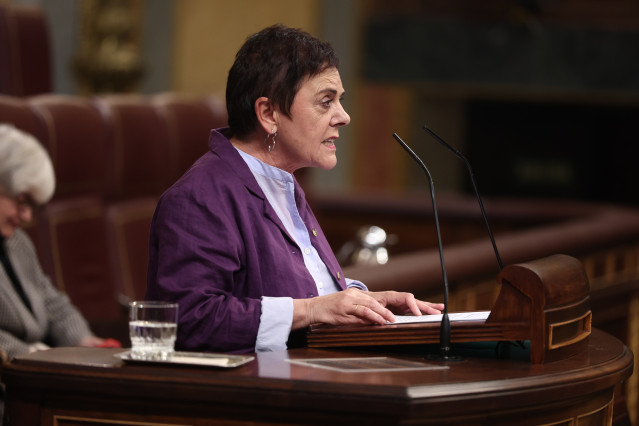 La portavoz de EH Bildu en el Congreso, Mertxe Aizpurua, interviene durante una sesión de control al Gobierno, en el Congreso de los Diputados, a 12 de noviembre de 2025, en Madrid (España).