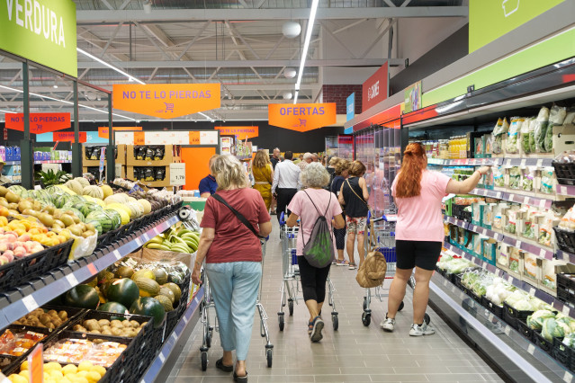 Archivo - Aldi baja el precio de más de 650 productos en la primera mitad de 2025