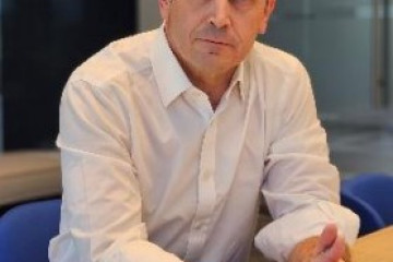 Archivo - El gerente general interino de Falabella, Alejandro González.