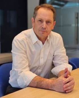 Archivo - El gerente general interino de Falabella, Alejandro González.