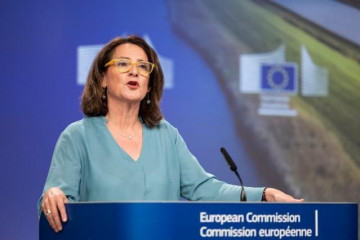 La vicepresidenta comunitaria, Teresa Ribera, en rueda de prensa desde Bruselas.