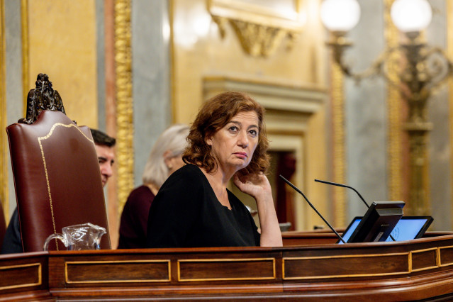La presidenta del Congreso, Francina Armengol, durante una sesión plenaria en el Congreso de los Diputados, a 21 de octubre de 2025, en Madrid (España).