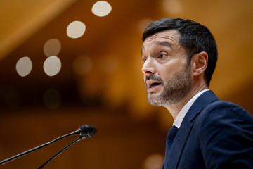 El ministro de Derechos Sociales, Consumo y Agenda 2030, Pablo Bustinduy, durante una sesión plenaria, a 4 de noviembre de 2025, en Madrid (España).