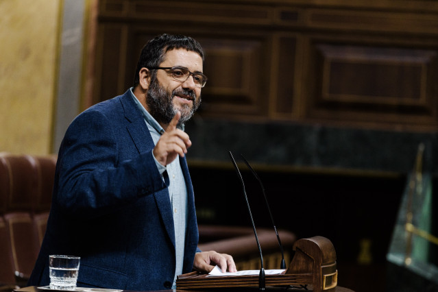 El diputado de Sumar Vicenç Vidal, interviene durante una sesión plenaria, en el Congreso de los Diputados, a 14 de octubre de 2025, en Madrid (España).