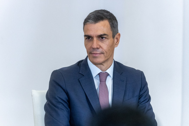 El presidente del Gobierno, Pedro Sánchez, preside con S.M. el Sultán de Omán, Haitham Bin Tarik, el acto de firma de acuerdos entre el Gobierno de España y el Gobierno de Omán, en el Palacio de la Moncloa, a 5 de noviembre de 2025, en Madrid (España).