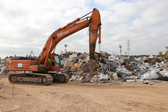Arranca la retirada de escombros generados por las obras de reconstrucción en Paiporta