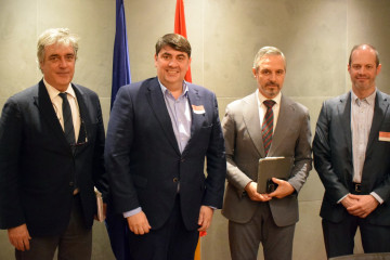 El Movimiento Contribuyentes en Acción inicia su ronda institucional con una reunión en el Congreso junto a Juan Bravo y Pedro Puy (PP).