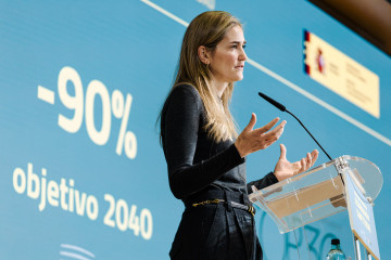 La vicepresidenta del Gobierno y ministra para la Transición Ecológica y el Reto Demográfico, Sara Aagesen, durante a la presentación del nuevo paquete de ayudas a la descarbonización y la compet