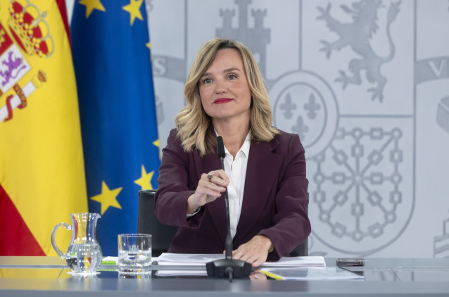 La ministra de educación, formación profesional y deportes, Pilar Alegría, ofrece declaraciones en la rueda de prensa posterior a la reunión del Consejo de Ministros, a 11 de noviembre de 2025, en Madrid (España).