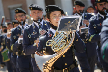 Archivo - Una militar toca un instrumento durante un acto extraordinario en el Palacio Real de Aranjuez, el 8 de junio de 2021, Aranjuez, Madrid (España). La Real y Militar Orden de San Fernando, La 