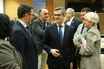 El ministro de la Presidencia, Justicia y Relaciones con las Cortes, Félix Bolaños (c), a su llegada para comparecer ante la Comisión de Justicia, en el Congreso de los Diputados, a 14 de noviembre
