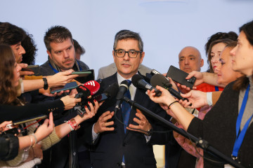 El ministro de la Presidencia, Justicia y Relaciones con las Cortes, Félix Bolaños, atiende a los medios a su llegada para comparecer ante la Comisión de Justicia, en el Congreso