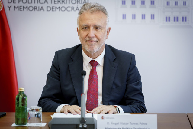 Archivo - El ministro de Política Territorial y Memoria Democrática, Ángel Víctor Torres, en la sede del Ministerio de Política Territorial, a 25 de marzo de 2025, en Madrid (España).