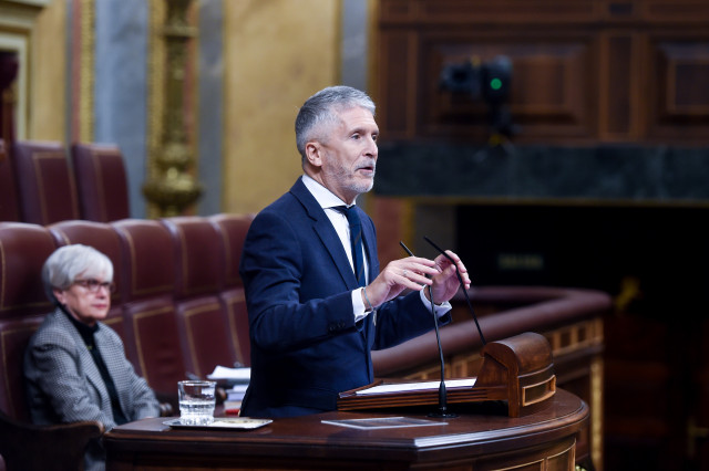 El ministro del Interior, Fernando Grande-Marlaska, interviene durante una sesión de control al Gobierno, en el Congreso de los Diputados