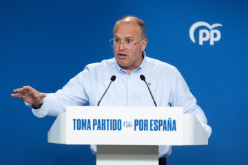 Archivo - El secretario general del Partido Popular, Miguel Tellado, durante una rueda de prensa, en la sede del PP, a 6 de agosto de 2025, en Madrid (España).