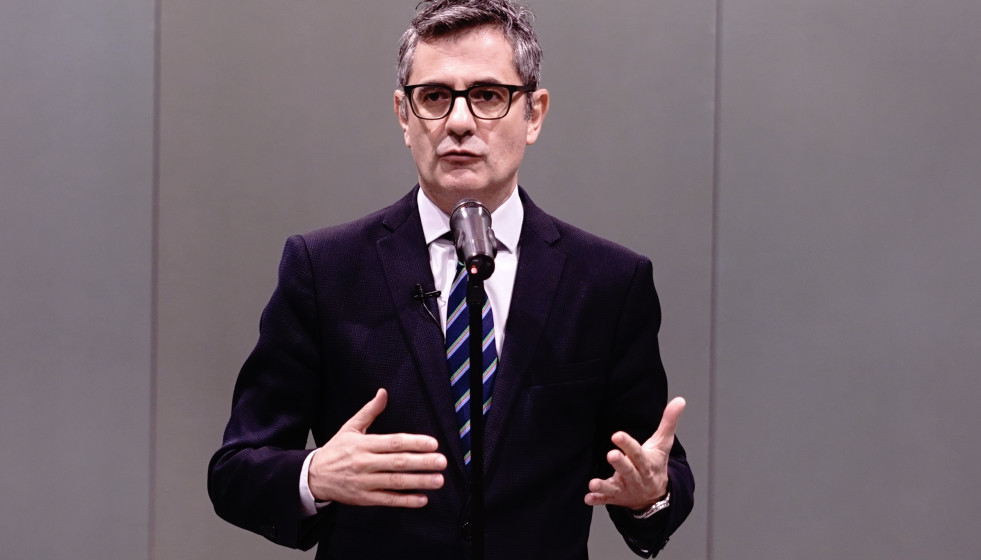 El ministro de Presidencia, Justicia y Relaciones con las Cortes, Félix Bolaños, interviene durante la ceremonia de clausura de la 39ª Asamblea General de la Asociación Judicial Francisco de Vitor