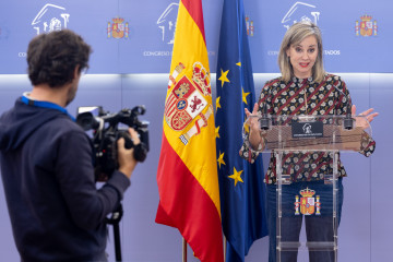Archivo - La portavoz de Sumar en el Congreso, Verónica Martínez, durante una rueda de prensa, previa a la Junta de Portavoces, en el Congreso, a 14 de octubre de 2025, en Madrid (España).