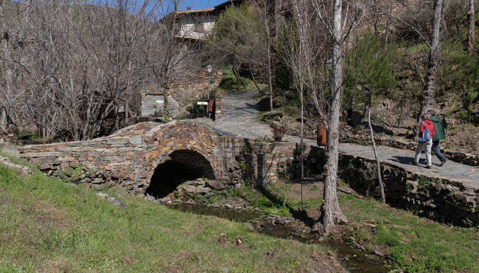 EuropaPress 4368546 arroyo pasa puente patones arriba abril 2022 patones arriba madrid espana