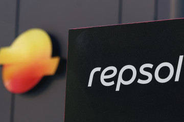 EuropaPress 6825352 nuevo logo imagen marca repsol 27 junio 2025 madrid espana repsol estrenado