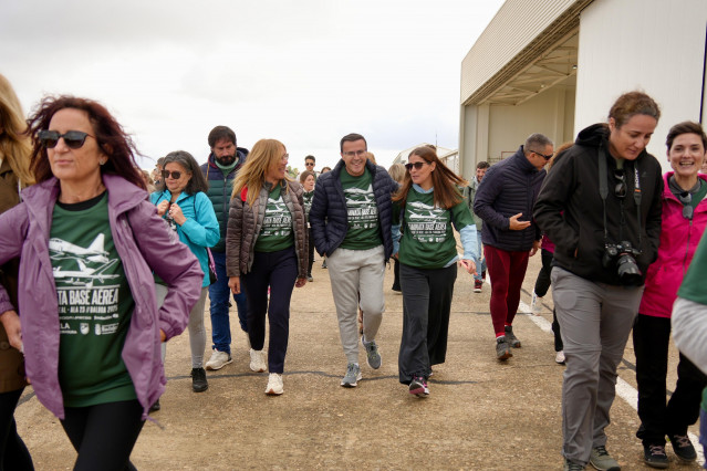 El candidato socialista a la Presidencia de la Junta de Extremadura, Miguel Ángel Gallardo, participa en la caminata por la ELA