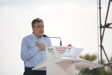 Archivo - El presidente del PNV, Aitor Esteban, interviene durante la celebración del 'Alderdi Eguna'