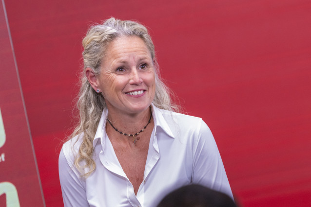 Archivo - La portavoz del PSOE, Montse Mínguez, en una rueda de prensa en la sede del partido en la calle Ferraz.