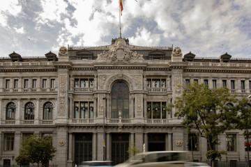 Archivo - Fachada del edificio del Banco de España situada en la confluencia del Paseo del Prado y la madrileña calle de Alcalá.