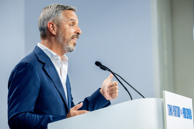 Archivo - El vicesecretario de Hacienda, Vivienda e Infraestructuras del PP, Juan Bravo, durante una rueda de prensa, en la sede del PP, a 11 de agosto de 2025, en Madrid (España).