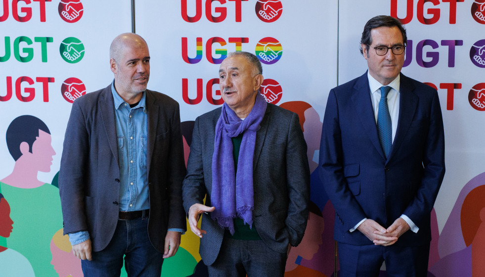 Archivo - (I-D) El secretario general de CCOO, Unai Sordo; el secretario General de UGT, Pepe Álvarez; la presidenta del Congreso, Francina Armengol, y el presidente de la CEOE, Antonio Garamendi.